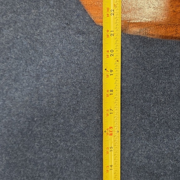 Tahari Super Soft Cashmere Navy Crewneck Sweater - Picture 4 of 6